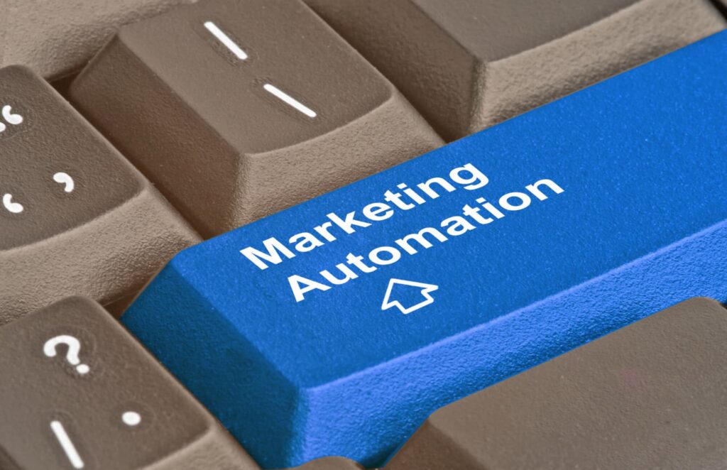 Teclado mas a tecla enter está escrito Marketing Automation